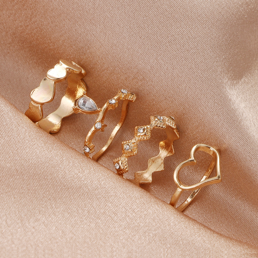007e1350 9793 42a0 a378 df805a8266ee Love Heart-shaped Diamond Geometric Golden Ring Set