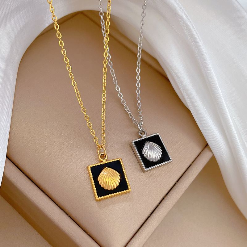 017c3e10 71de 421d b588 20356132cffb Square Shell Personality Minimalist Stove Real Gold Necklace Women