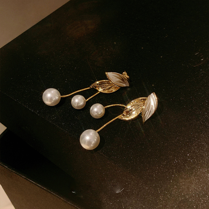 0247a48d c5dc 4e61 900a 27d714f555a8 Fashion 925 Silver Needle Contrast Color Leaf Earrings