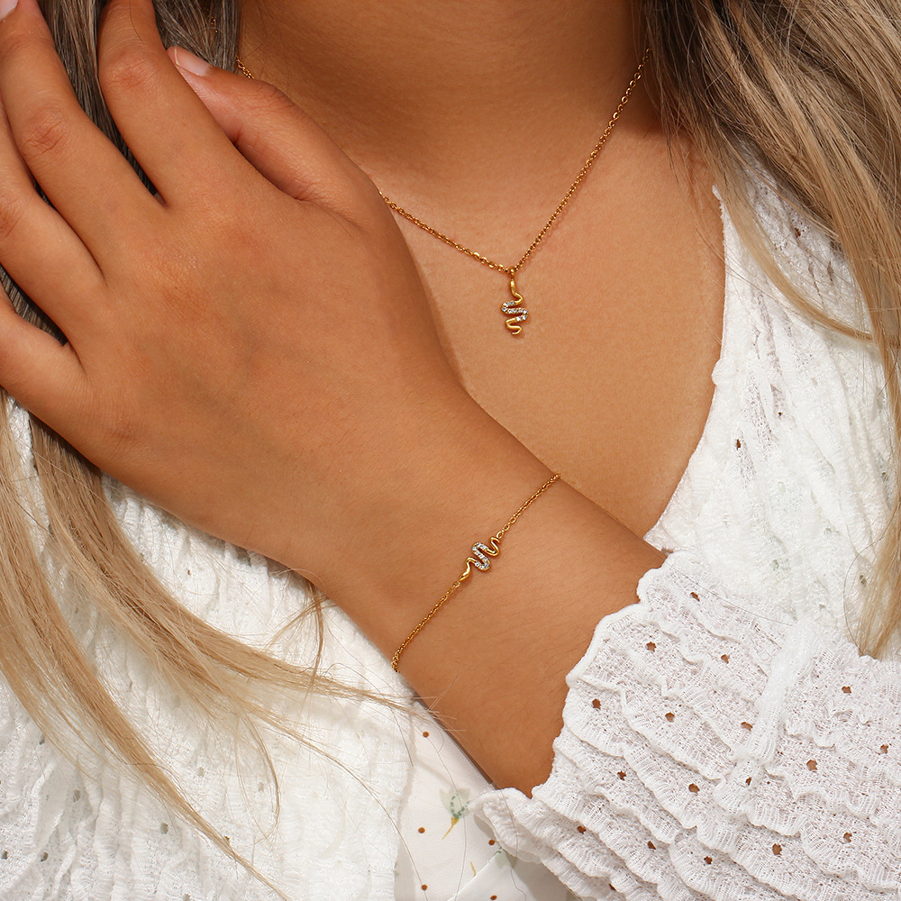 Titanium Steel Necklace 18K Gold Inlaid White Zircon Snake Pendant Necklace 1 0249e535 5cff 4fec 867c 1e3b1a3b5e9a Titanium Steel Necklace 18K Gold Inlaid White Zircon Snake Pendant Necklace