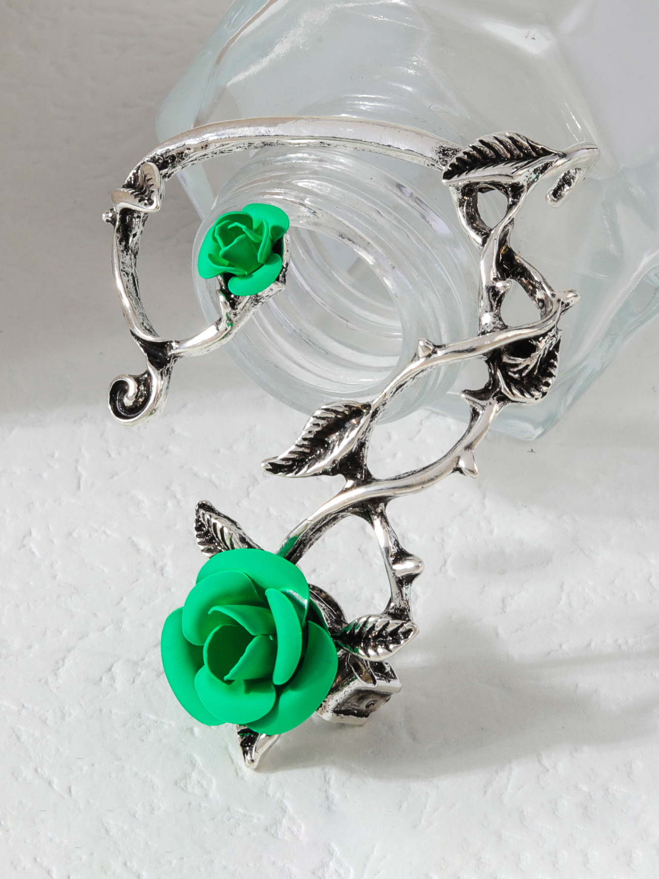 084f7c4e 4ece 4ae5 aac1 e2dc69aeeecf Flower-shaped Ear Buckle Alloy Texture Hollow Rubber Lacquer Rose Earrings