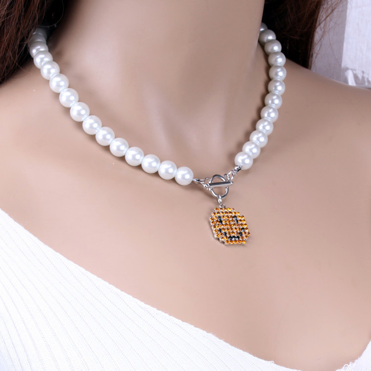 09f8df82 4add 4301 a7af 464033873883 Simple Personality Design Crystal Pearl OT Buckle Short Necklace