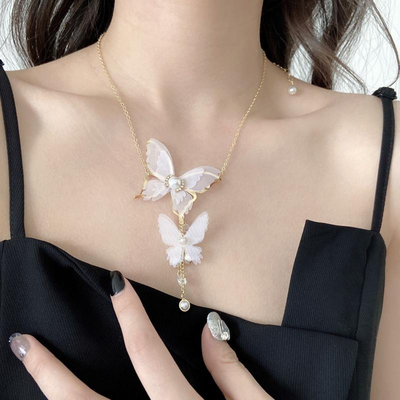 0bb420ef 62bb 4466 8203 9c50e984f9ce Fashionable Personality Pearl Diamond Lace Butterfly Necklace