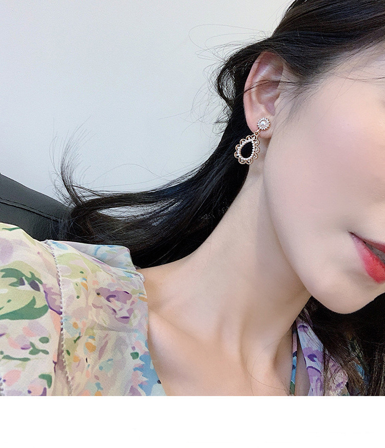 0c877338 6efa 4642 baba 4b51449240b5 Hollow Water Drop Earrings with Pearl and Diamonds