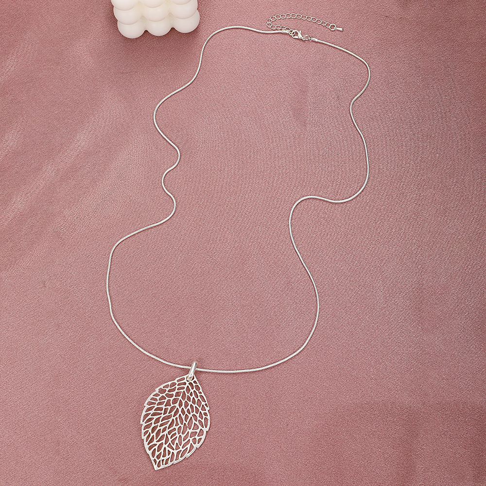 111e5e4f 87d9 4a91 8428 d5724c84db1f Retro Simple Metal Circle Pendant Necklace Creative