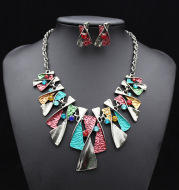 The big European and American fashion color alloy diamond necklace earrings set bride jewelry factory direct