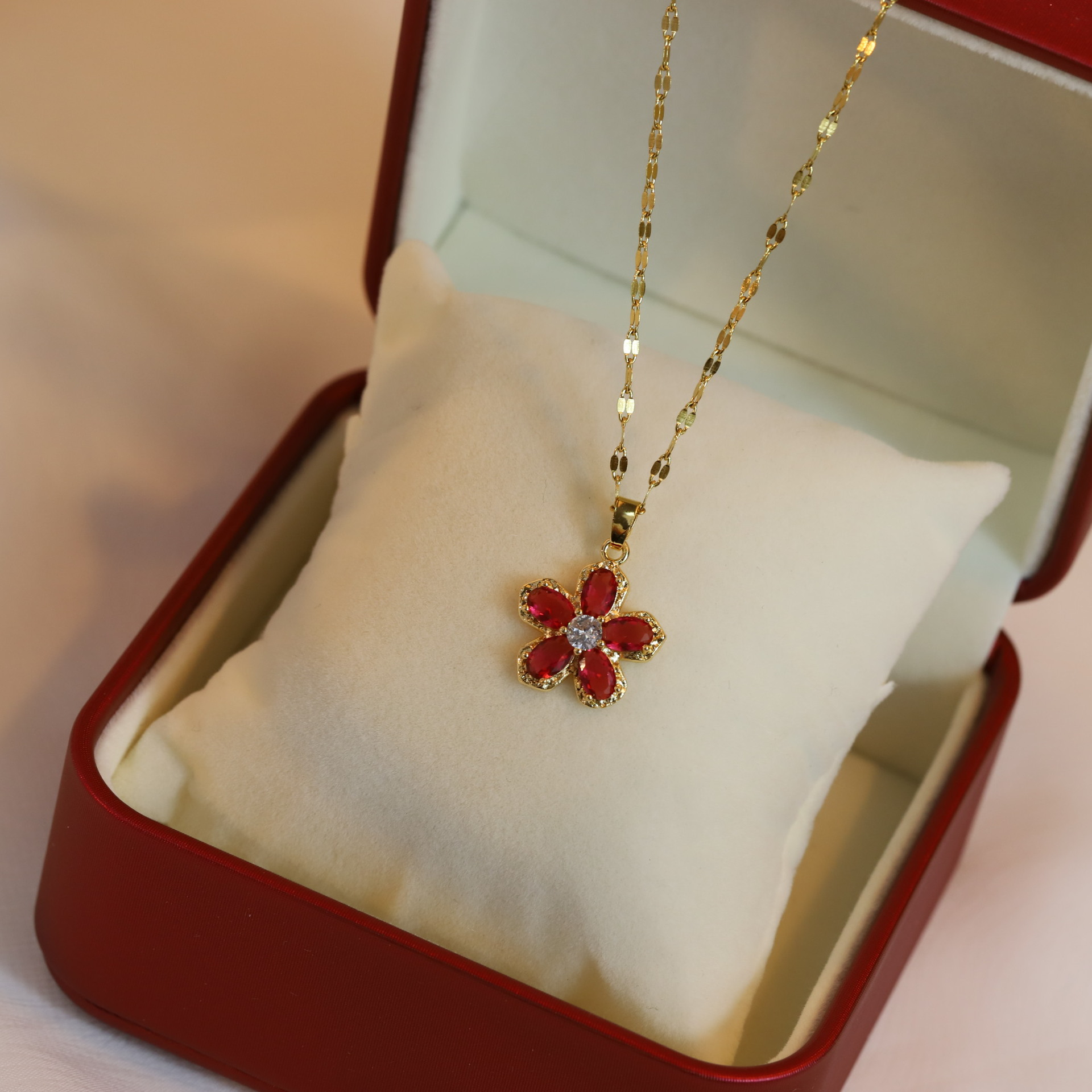 15bf6aa4 90f6 4c0e bf99 662d06c0f3c9 Red Flower Pendant Real Gold Electroplated Necklace