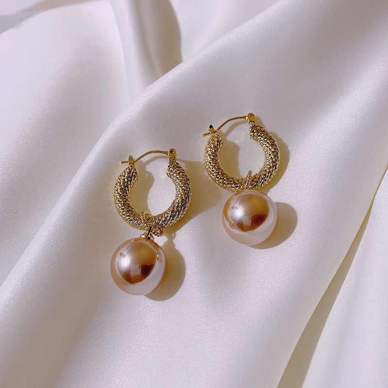 Fashion And Exquisite Super Flash French Retro Metal Pearl Earrings 3 1613217314107 Fashion And Exquisite Super Flash French Retro Metal Pearl Earrings