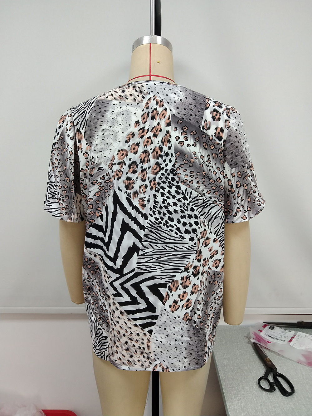 Title 18, Loose Casual Leopard Print V-Neck Short Sleeve ...