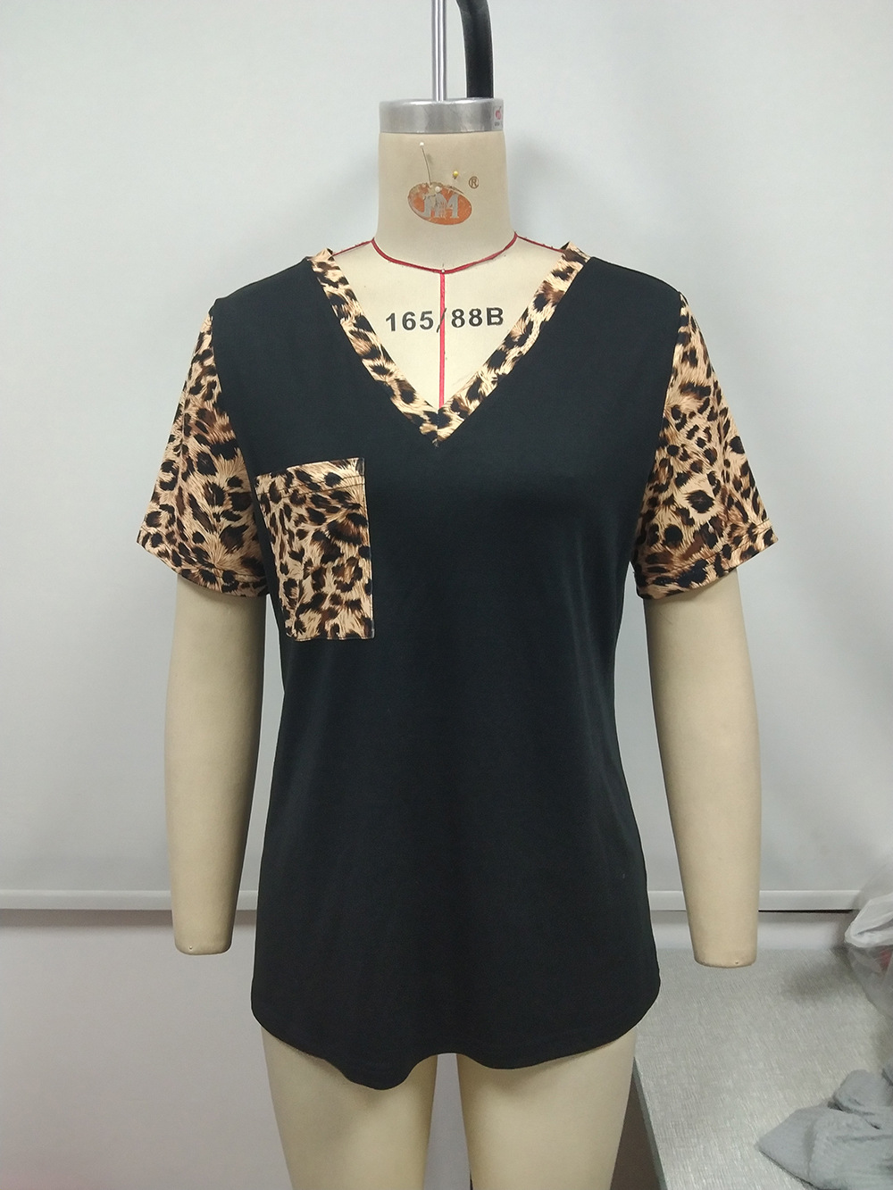 Title 23, Loose V-neck Leopard Print Stitching Short-slee...