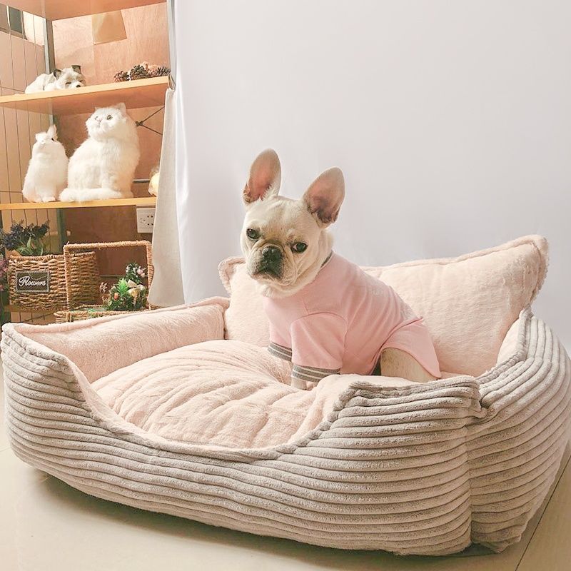 Harvey's-Choice Plush Pet Bed: Cozy and comfortable bed for pets, featuring soft plush materials. Removable and washable cover for easy cleaning. Available in pink, gray, and beige, and in medium and large sizes. Provide your pet with the ultimate comfort and warmth!