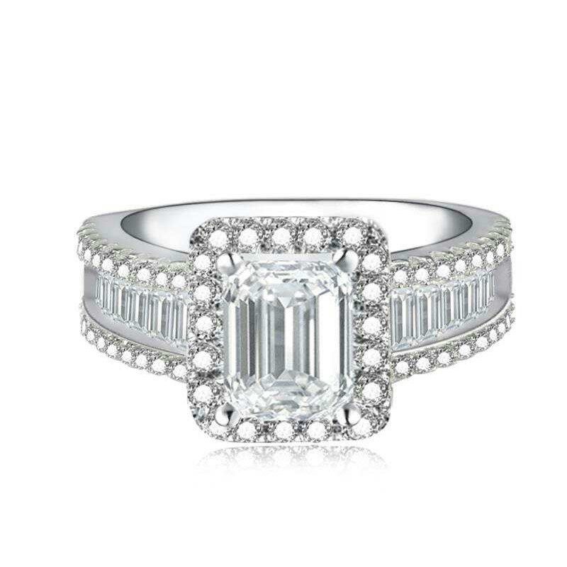 1631741134856392704 Jewellery ring with diamonds