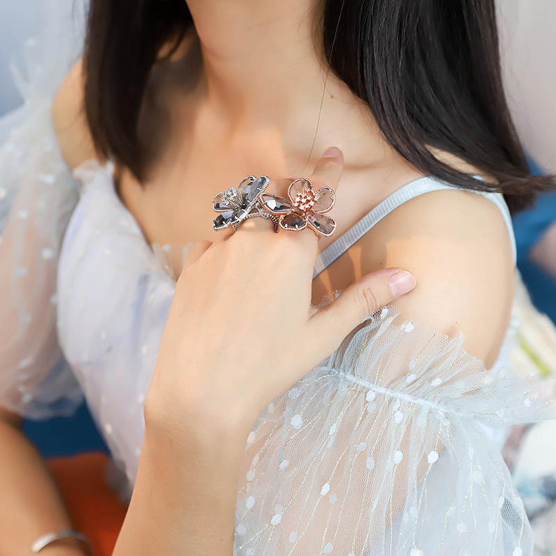 Zircon petal adjustable ring 1 undefined