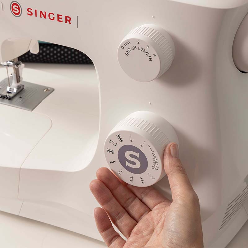 SINGER Sewing Machine 2282 Tradition metal sewing machine white