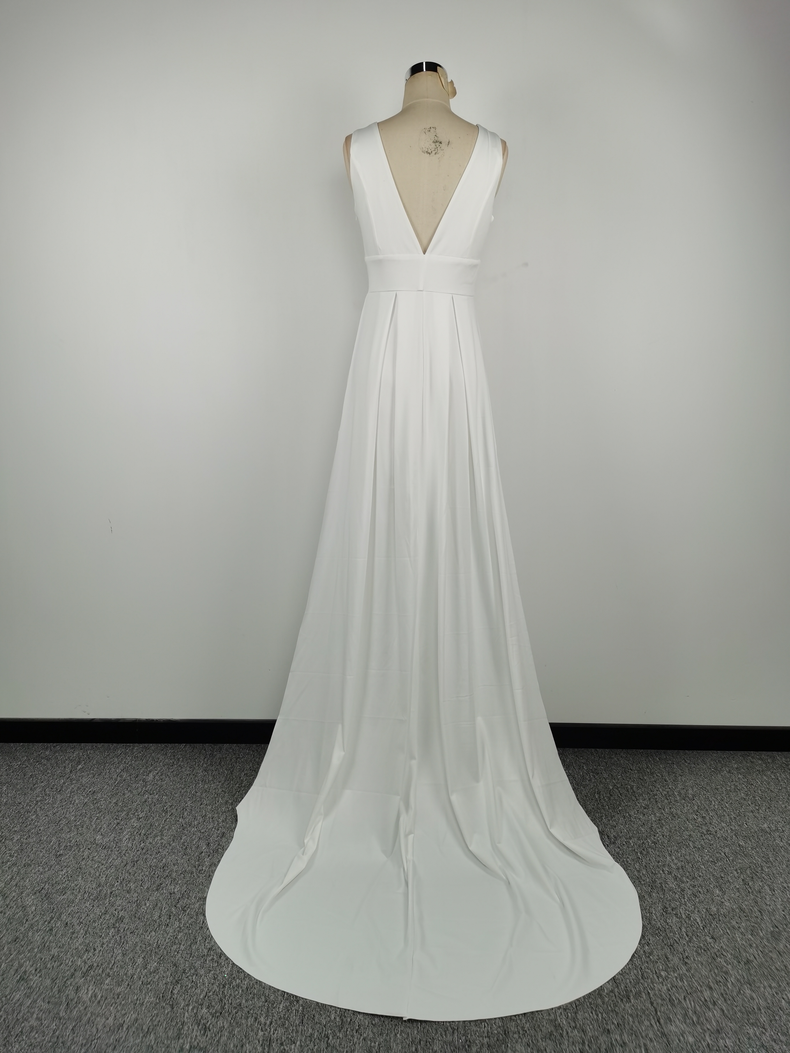 Sexy V-Neck Sleeveless Tail Wedding Dress