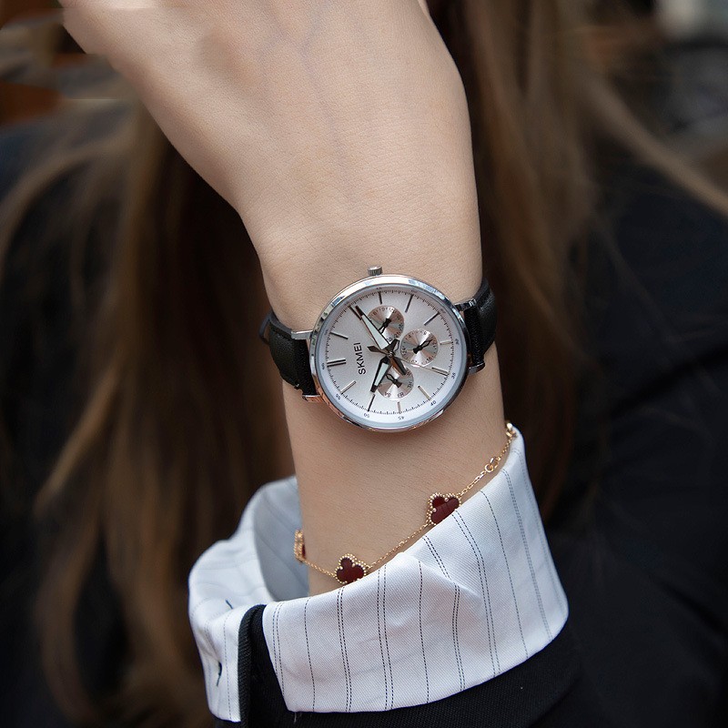 Women's Watch - Genuine Leather Retro Round Quartz Watch