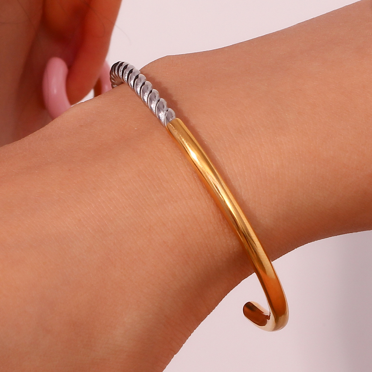 Glossy Twist Color Matching Bracelet Image 4