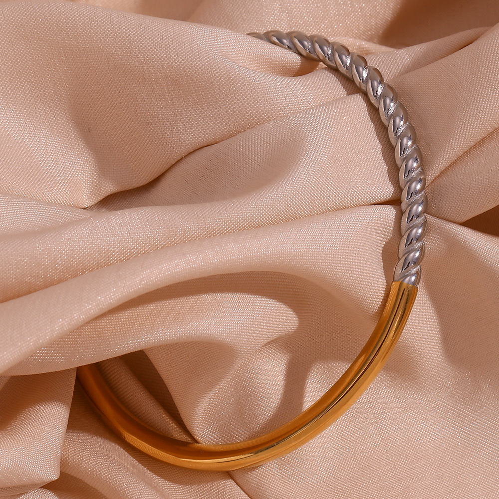Glossy Twist Color Matching Bracelet Image 5