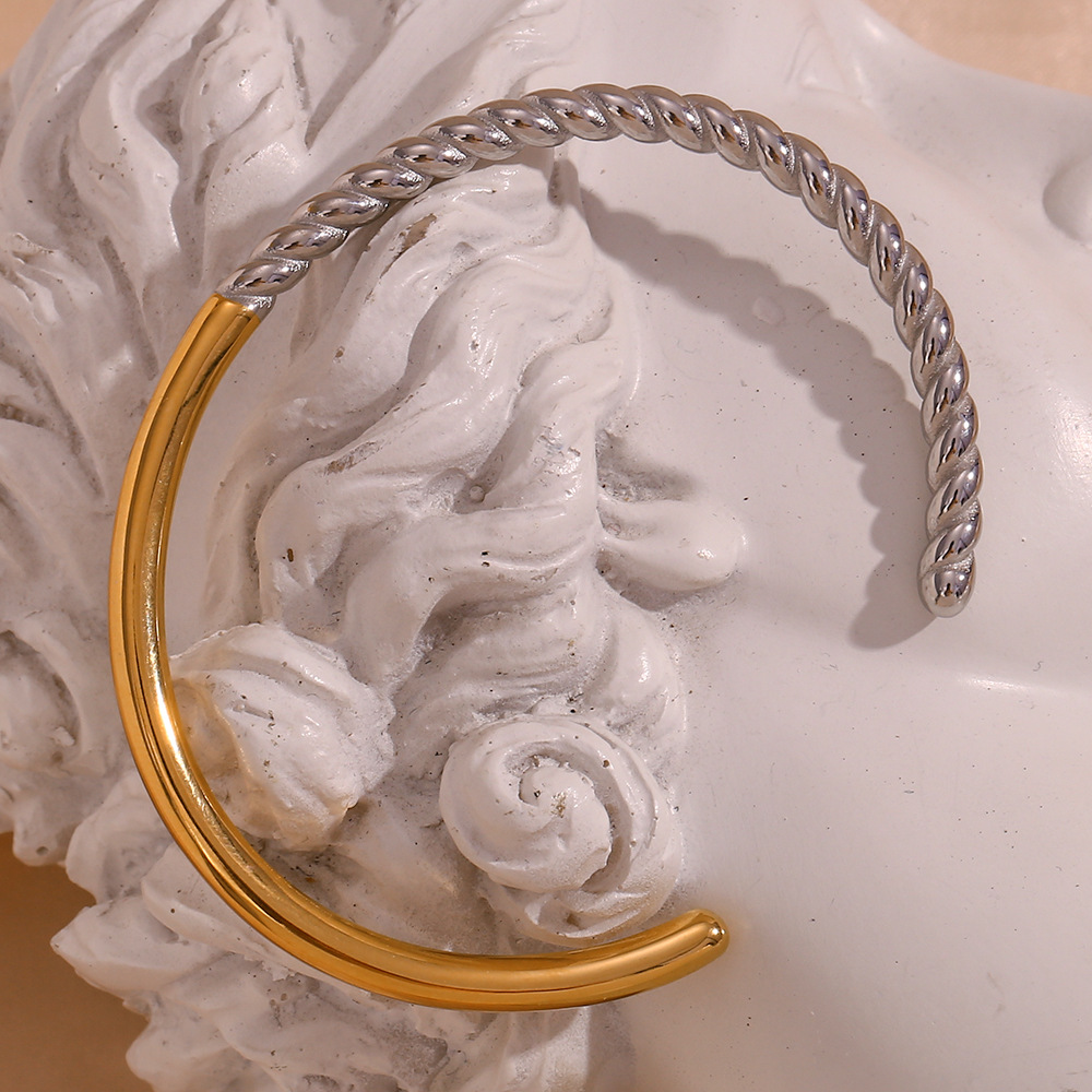 Glossy Twist Color Matching Bracelet Image 7