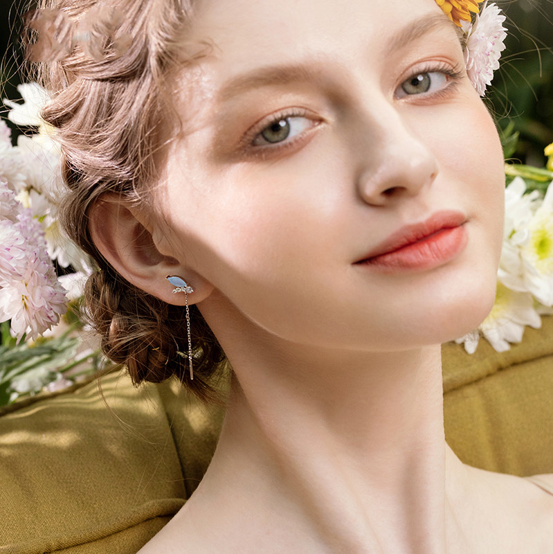 177c8433 2eb7 4627 bfd4 ab0a970ce6d4 Waiting for the flower earrings