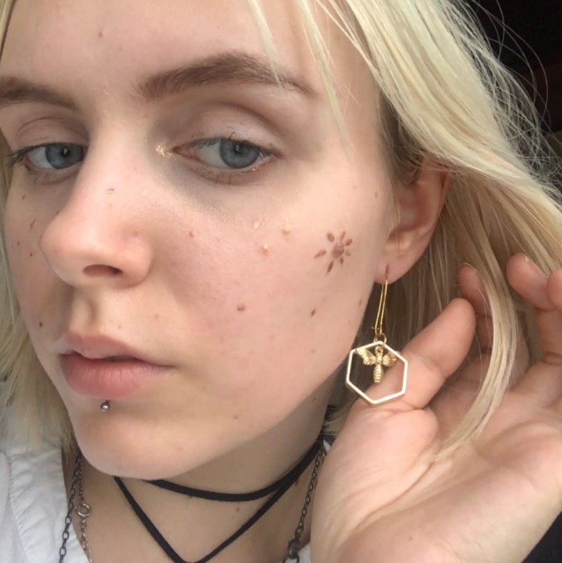 1920b187 919c 40b0 b901 54152c16872f Fashion Three-dimensional Geometric Creative Bee Ear Hook Earrings