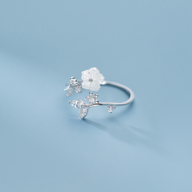 19c6d273 6ba9 43ef b792 bedf634a4f6e Fashion Silver Ring With Flowers Leaves And Diamonds