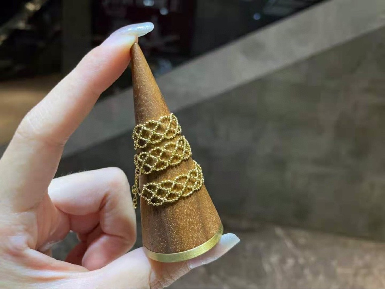 18K Yellow Gold Lace Pull Adjustment Ring For Women 5 1c16d324 c9d1 4134 9eff 009602552acd 18K Yellow Gold Lace Pull Adjustment Ring For Women