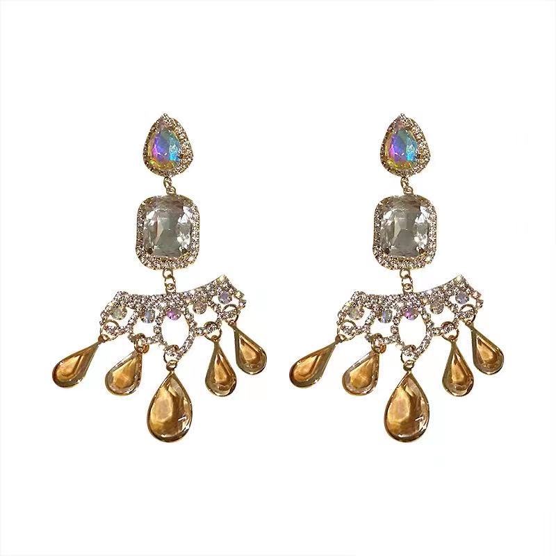 1c2e6d78 9ba6 46b8 8775 0fc41c714387 Drop Shaped Crystal Full Of Diamond Temperament Long Earrings Atmospheric Earrings