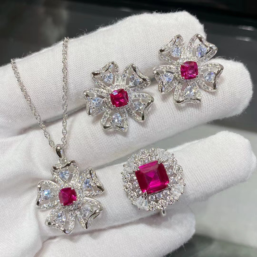 1e3f36a7 ff3c 4ce5 9e4b 09753c4ef7ff Fashion Simple Red Square Ladies Necklace