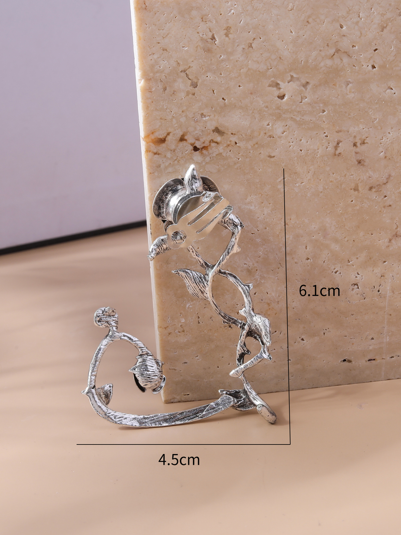 1e55c457 6d9a 40de 80a4 6aa12487064b Flower-shaped Ear Buckle Alloy Texture Hollow Rubber Lacquer Rose Earrings