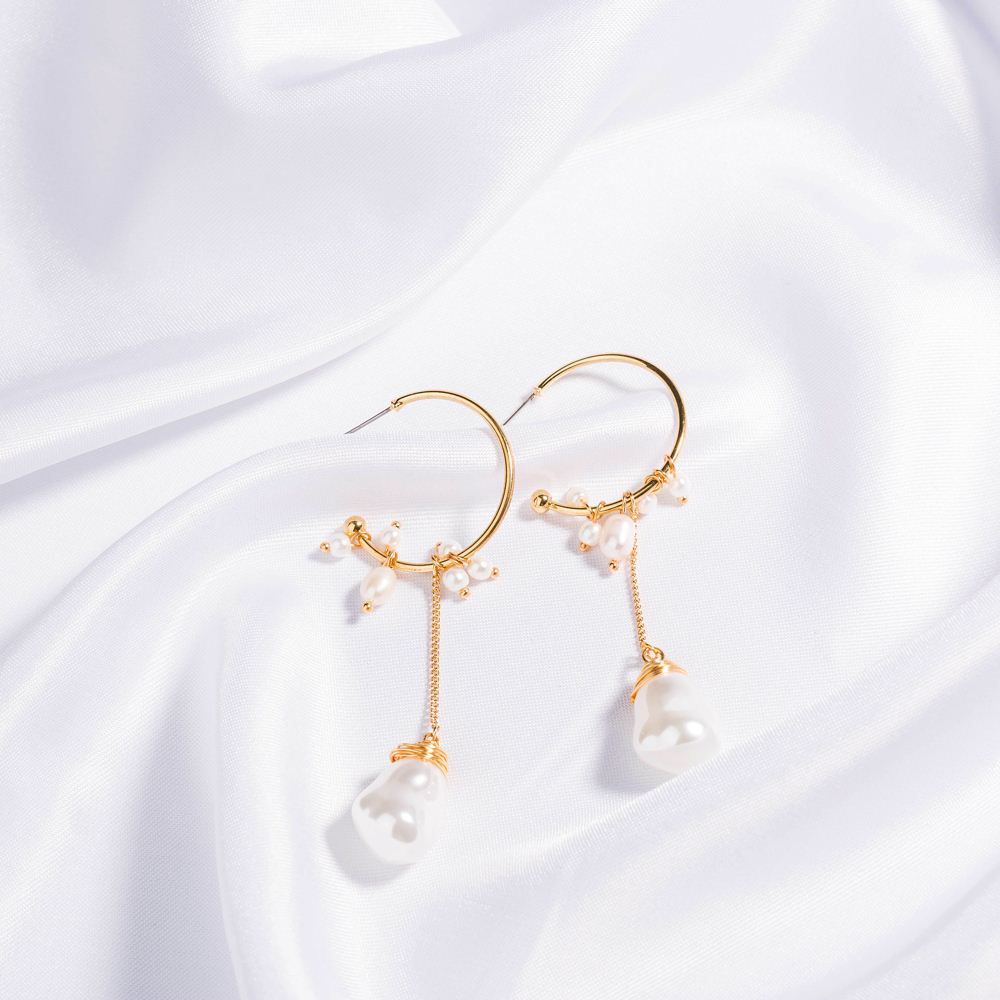1f79feb1 1d70 45c0 a457 32631bf93dfc Temperament Long Tassel Pearl Personality c-shaped Metal Natural Small Pearl earring girl