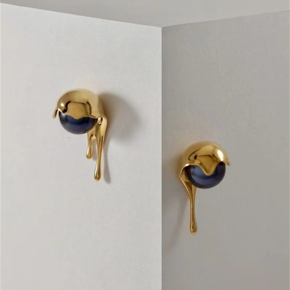 1f7db650 263d 4239 9abd 4ccd12e67ba6 Fashion Simple And Versatile Three-dimensional Earrings