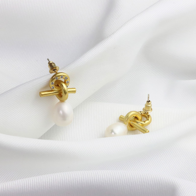 2414deb0 efeb 469c b8dd a85c1321dff2 Metal Knotted Design Baroque Freshwater Pearl Earrings