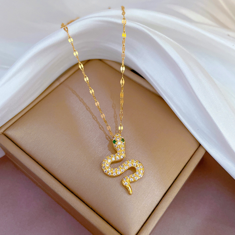 2528eb9d e686 4e42 8bf0 75c3f559a4a3 Full Of Diamond Green Eyes Small Snake Micro Gold Necklace