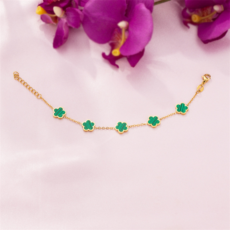 29f79d95 493f 4865 b4c6 dc0fed60a9e8 Small Fresh And Lovely Green Drop Gum Flower Gold Bracelet Jewelry
