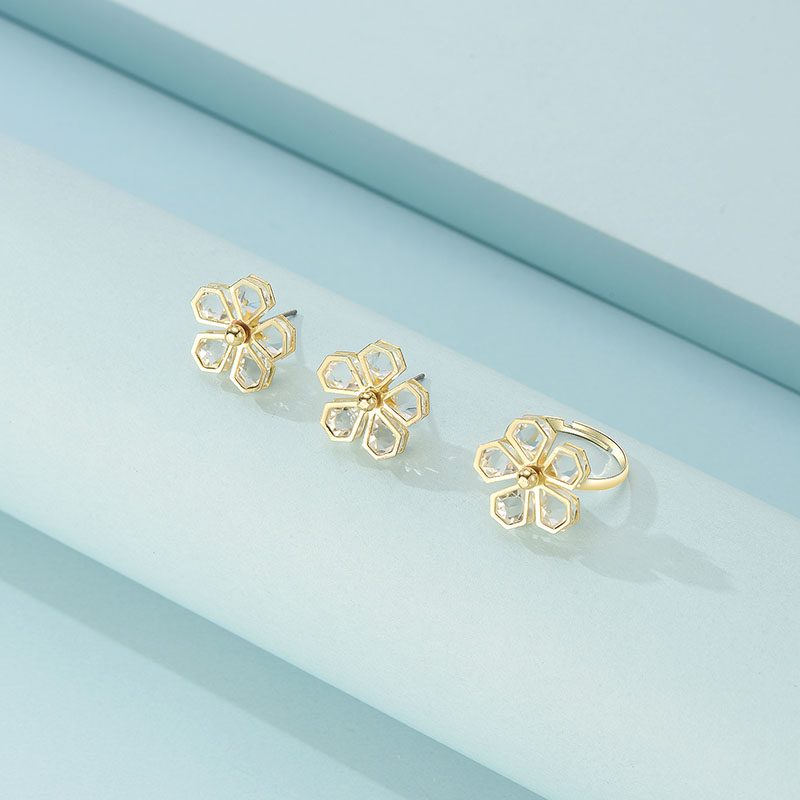 2d63aa7f 06b2 4488 8210 290f344d2380 New Sweet And Exaggerated Earrings Female Retro