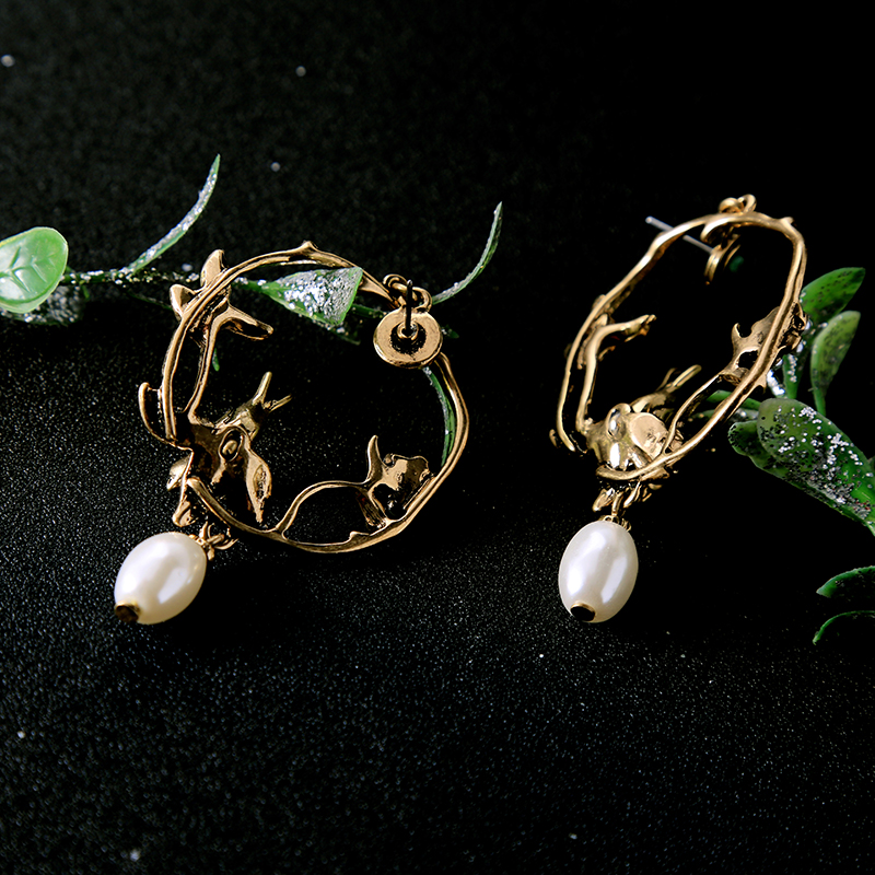 2f9e64b0 c19b 4a88 8997 9eba53033c34 Small geometric bird earrings female