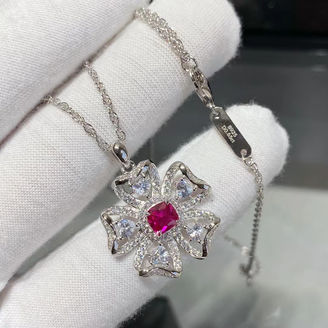 30280ef7 e7ca 4519 8525 1c6af4ad60af Fashion Simple Red Square Ladies Necklace