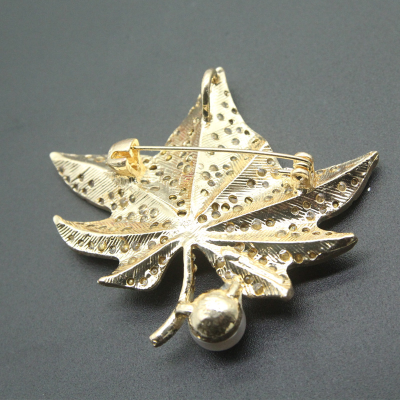 Maple Leaf Brooch 8 3074e311 cd2b 49ef a877 0a2381d35c17 Maple Leaf Brooch