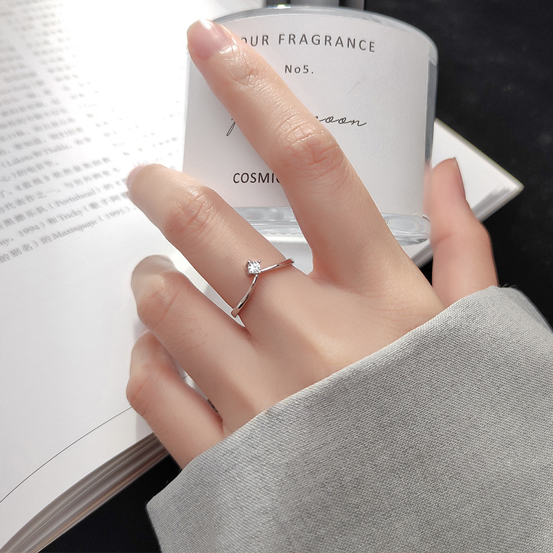 31fc745b 8c9b 4ed9 b4b7 6dde3abee1e0 S925 Silver Simple Temperament Single Diamond V-shaped Ring