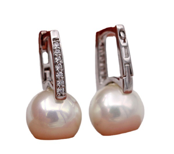 Fashion Gold Pearl Ear Clip 1 342e4e49 74f8 4c48 bf96 d7d6ca48e31a Fashion Gold Pearl Ear Clip