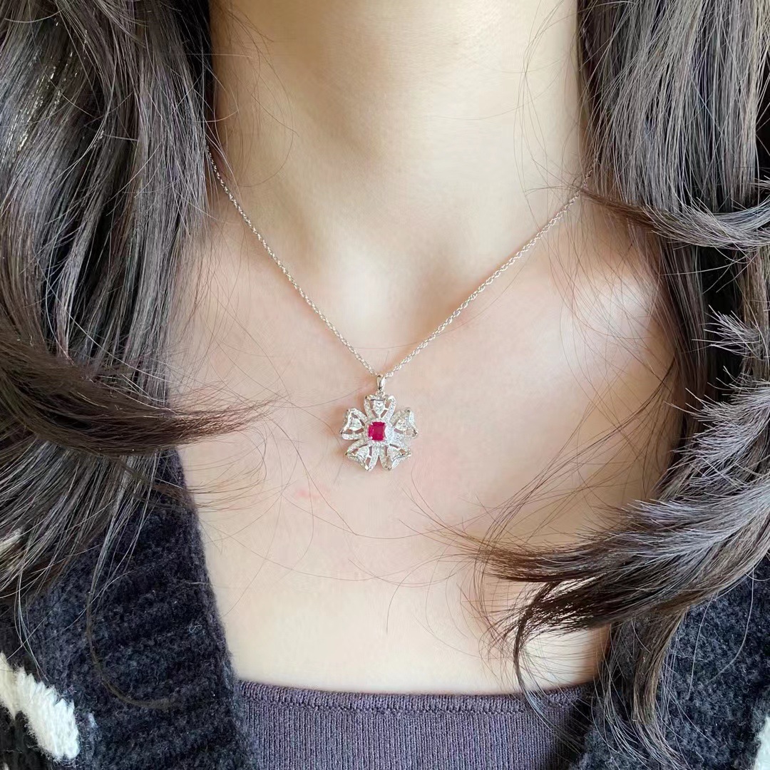 352f83fd ca3c 4ae6 9f80 e670f1385c35 Fashion Simple Red Square Ladies Necklace