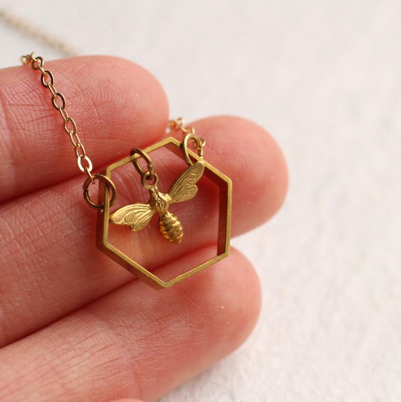 3656d002 a5b1 4c1d 9c99 c3badd6682b4 Fashion Three-dimensional Geometric Creative Bee Necklace
