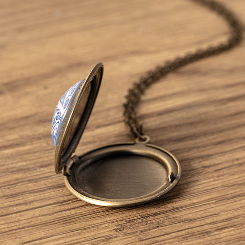 383d5b98 efcc 4642 ac94 535f4fb1c231 Vintage Tree of Life Antique Gold Photo Frame Locket Necklace