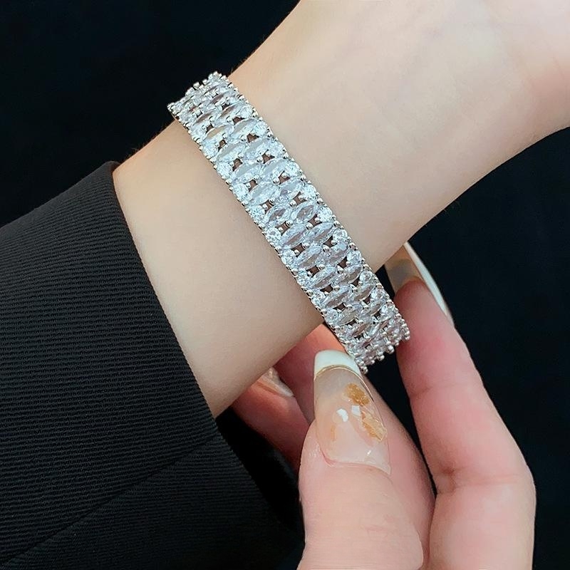 Personality Affordable Luxury Fashion Real Gold Plating Zircon Metal Open-ended Bracelet 4 401247dd 47bb 4ed6 b26b c4915df2efe8 Personality Affordable Luxury Fashion Real Gold Plating Zircon Metal Open-ended Bracelet