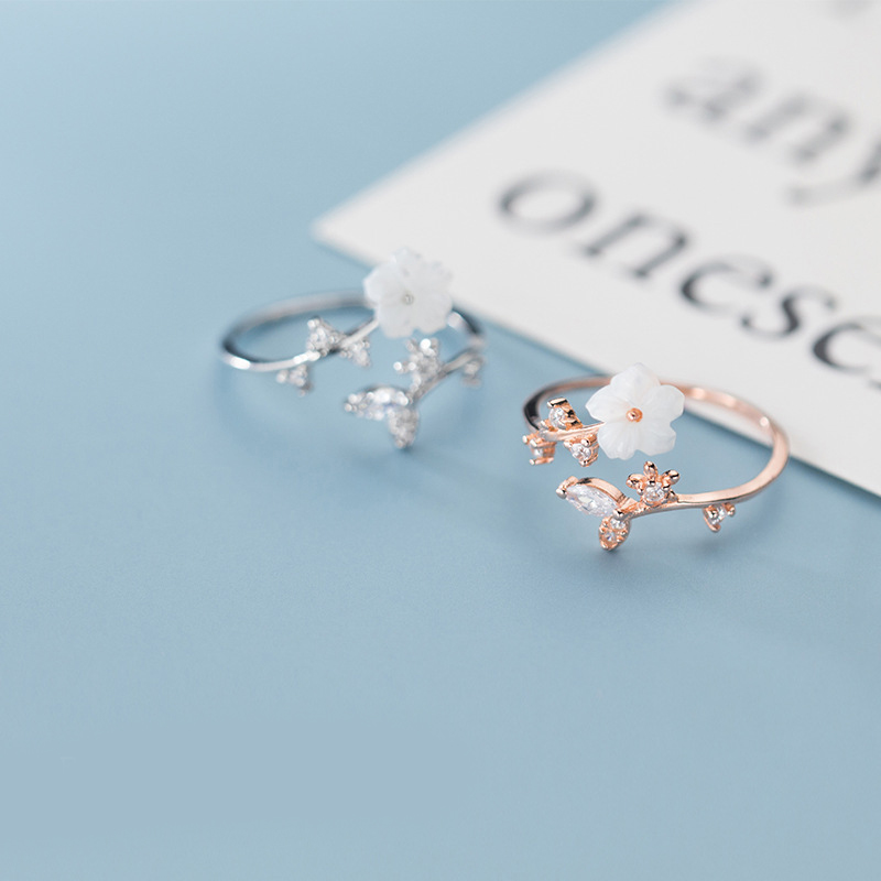 40e88129 ce65 41f0 9a0d 69adb74d9bb0 Fashion Silver Ring With Flowers Leaves And Diamonds