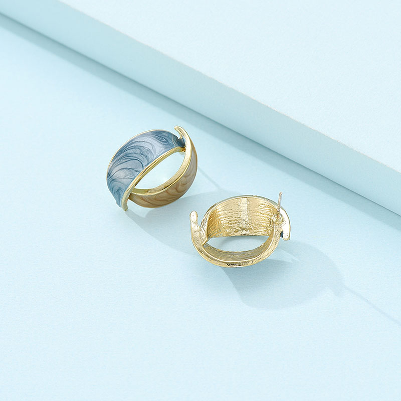 47840427 b25d 40df 8e24 fb6c4f23e544 Simple Forest Gold Earrings With Diamonds