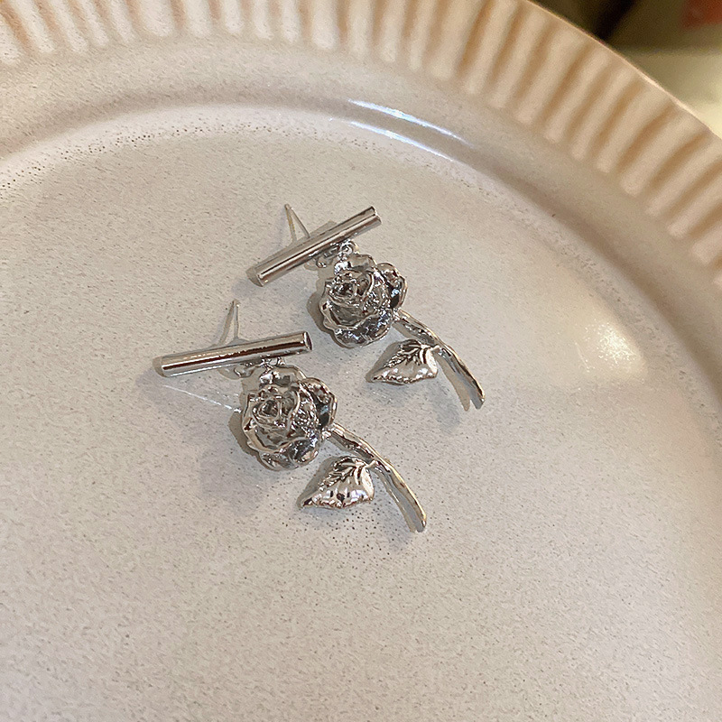 48737523 b5e9 4c7e 8f6a 3cfbb2651e58 Korean Ins Cold Wind Temperament Earrings