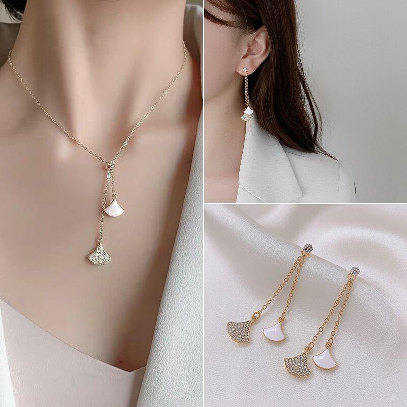 488fbf54 eef2 4646 9048 91b3cbfcc9e4 Net red niche design clavicle chain