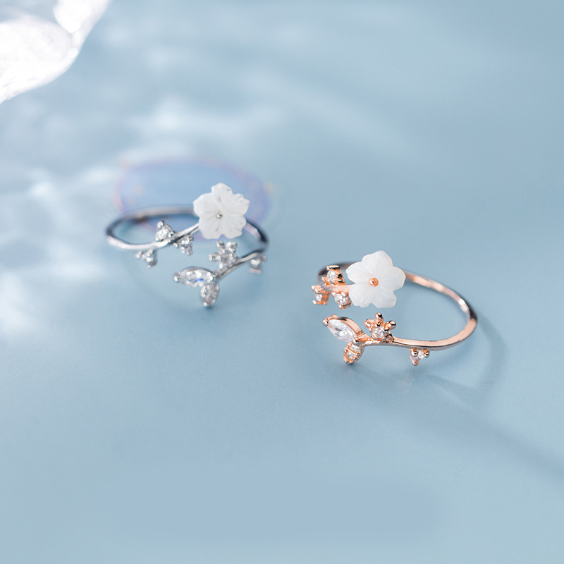 4ab65642 7092 4e40 afb0 9a3d26de45b2 Fashion Silver Ring With Flowers Leaves And Diamonds